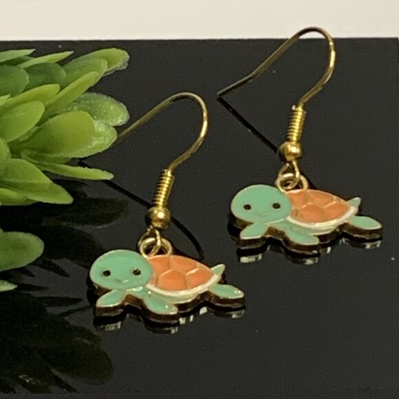 Turtle Earring, Turtle Jewelry, Gift Idea, Beach Earring, Marine Animal - Picture 1 of 5